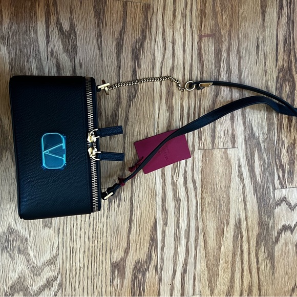 😊SOLD😊 Valentino Garavani Black V-Logo Leather Vanity Case Bag - Picture 5 of 11